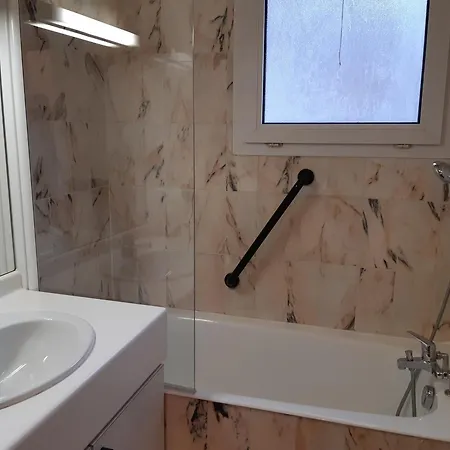 Apartment 4 Pers, Balcon, Parking Couvert, Centre Brides-les-bains, Proche Thermes Et Telecabines - Fr-1-512-237