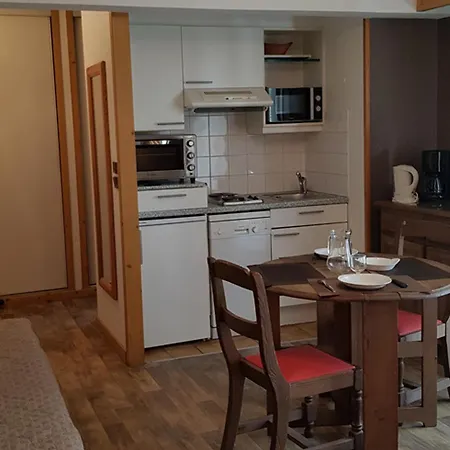 4 Pers, Balcon, Parking Couvert, Centre Brides-les-bains, Proche Thermes Et Telecabines - Fr-1-512-237